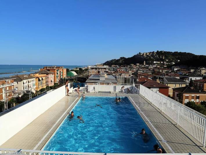 Ferienwohnung für 4 Personen, mit Pool und Balkon - 1
