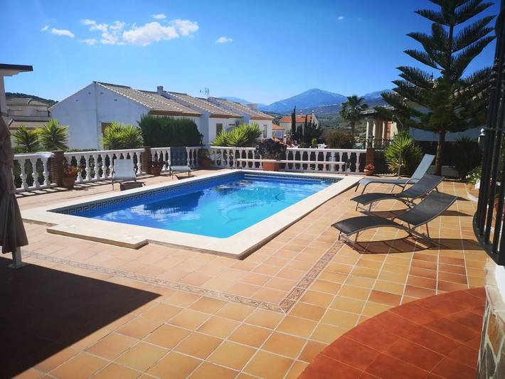 Casa rural para 6 personas, con vistas además de piscina y jardín en Alcaucín - 2