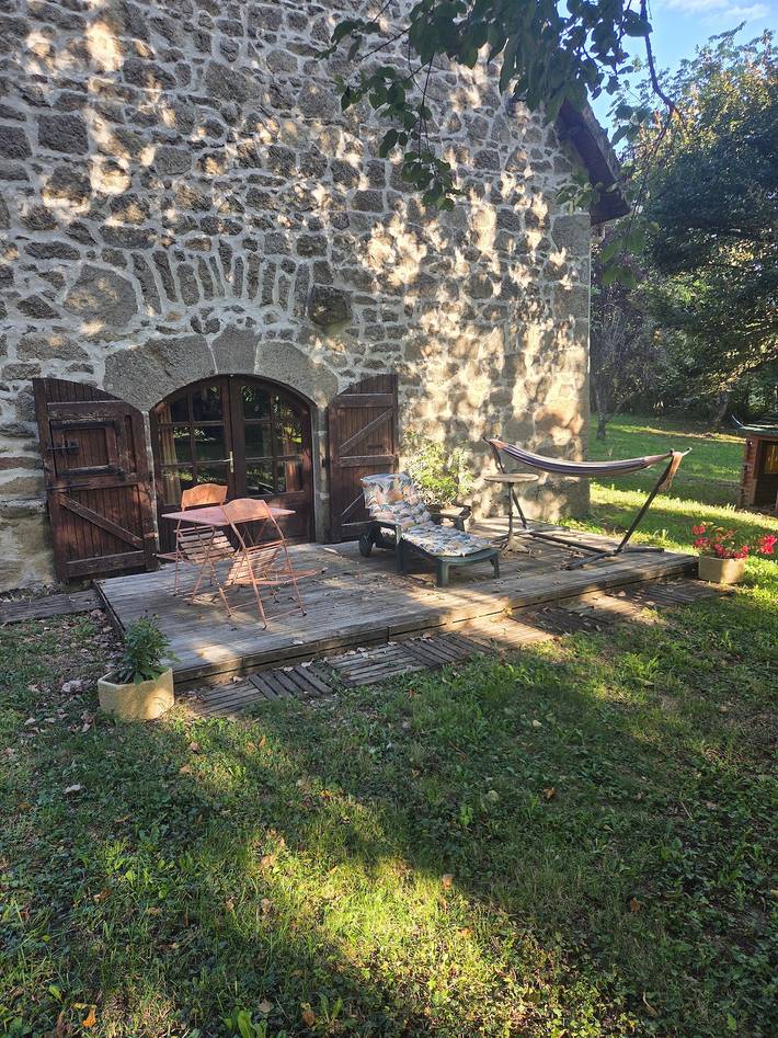 Ferienhaus 'Au Daule' mit privater Terrasse, privatem Garten und WLAN in Saint-Julien-près-Bort, Ussel und Umgebung