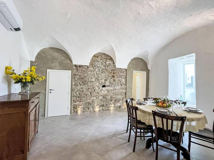 Location de vacances pour 8 personnes, avec terrasse dans Lingueglietta