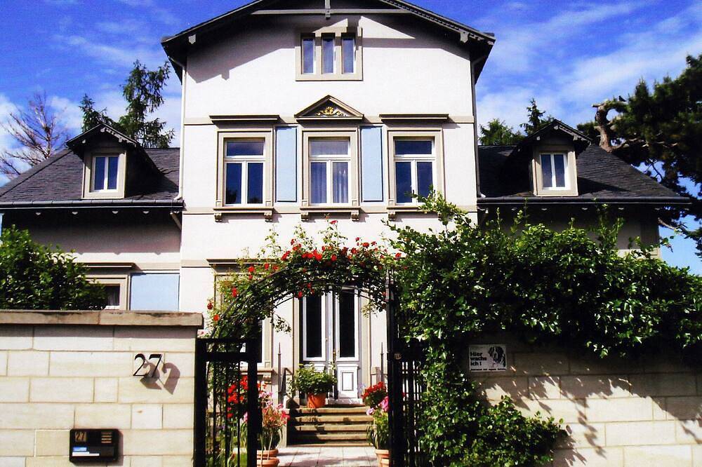 Entire apartment, Beautiful vacation apartment in Dresden-Loschwitz in Loschwitz, Dresden