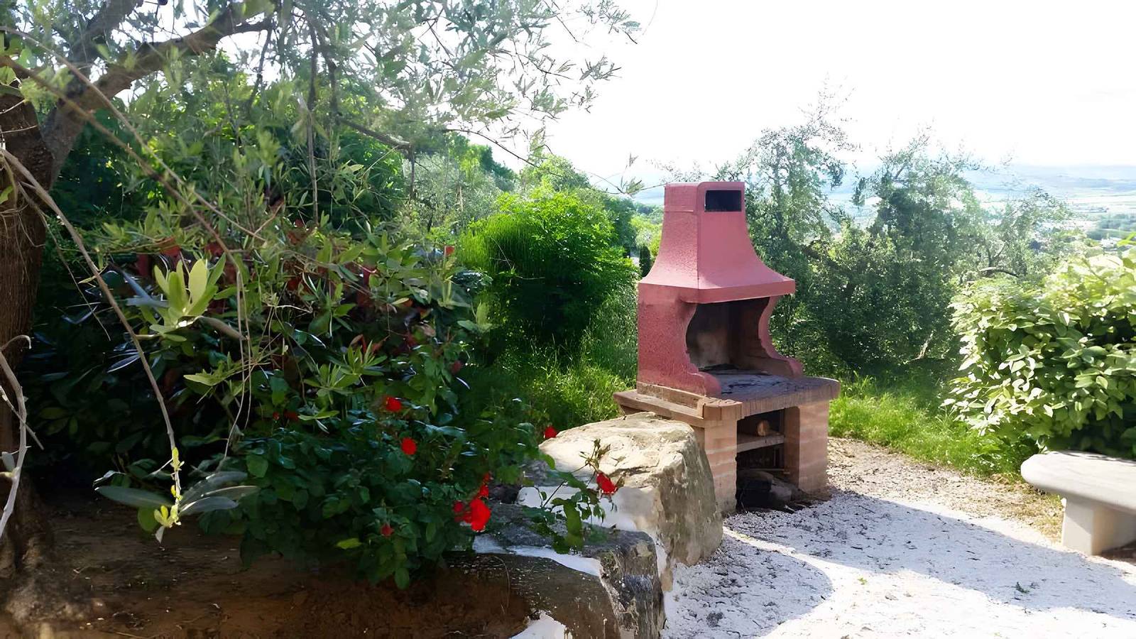 Appartamento intero, Appartamento con piscina all'aperto e Wifi  in Bettona, Perugia e dintorni