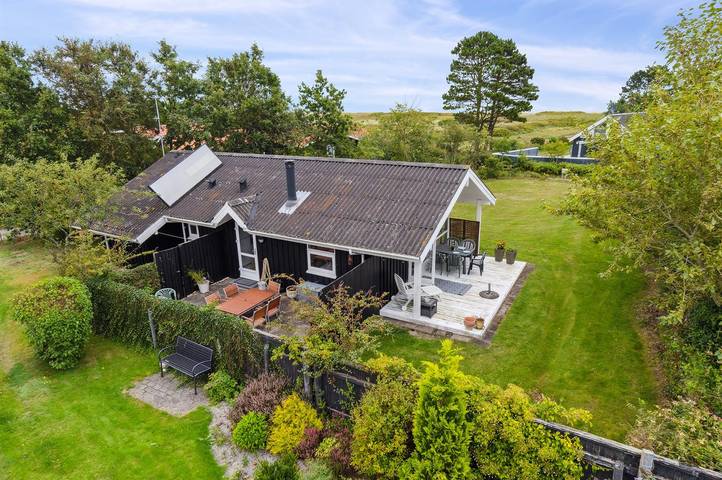 Ferieudlejning for 5 personer, med Terrasse og Have i Øster Hurup