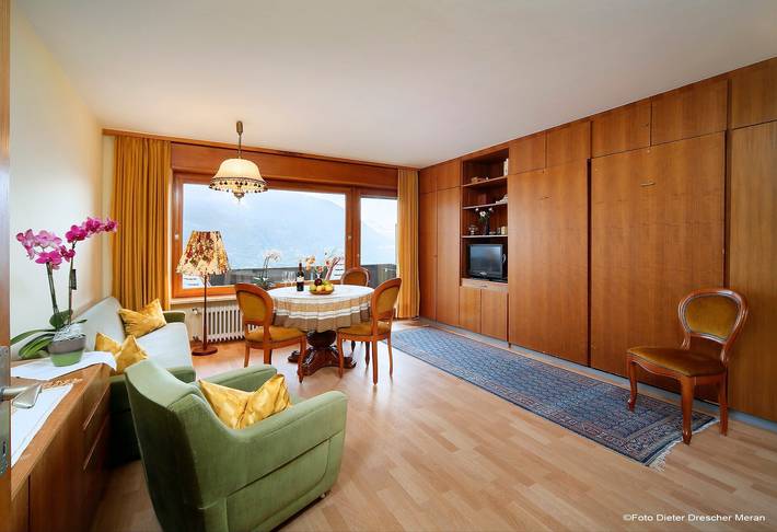 Ganzes Studio, Einzimmerapartment 'Spiess' mit Bergblick, Gemeinschaftspool und Wlan in Meran, Sarntaler Alpen