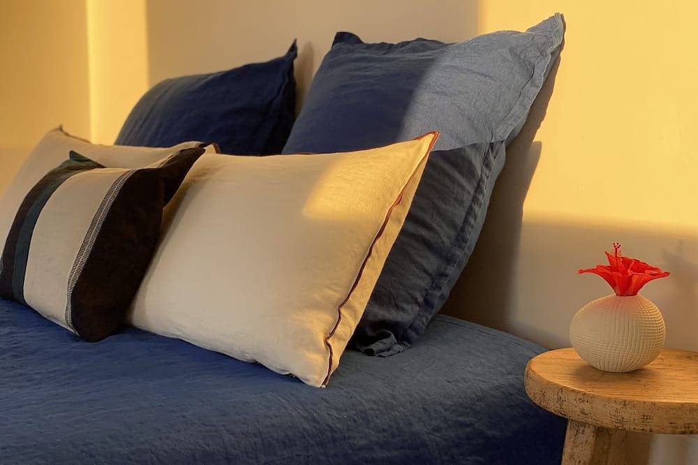 Entire apartment, On the beach, apartment with sea view, air conditioning and wifi in Cala Vedella, Sant Josep de sa Talaia