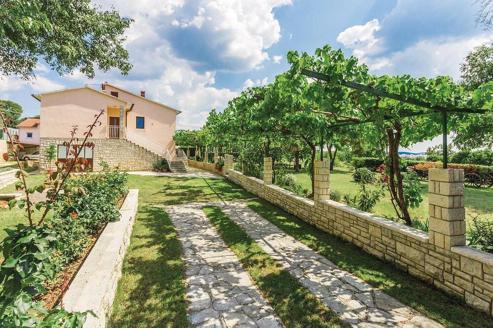 Geheel appartement, Geweldig appartement met 2 slaapkamers. in Kanfanar, Centraal Istrië