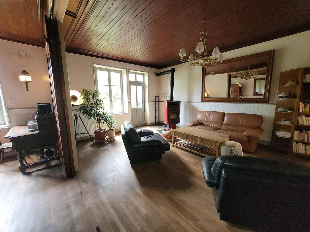 Six-Bedroom House in Monthureux-sur-Saône, Neufchâteau