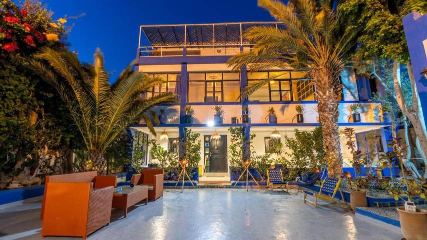 Maison d’hôte pour 2 personnes, avec terrasse ainsi que piscine et vue