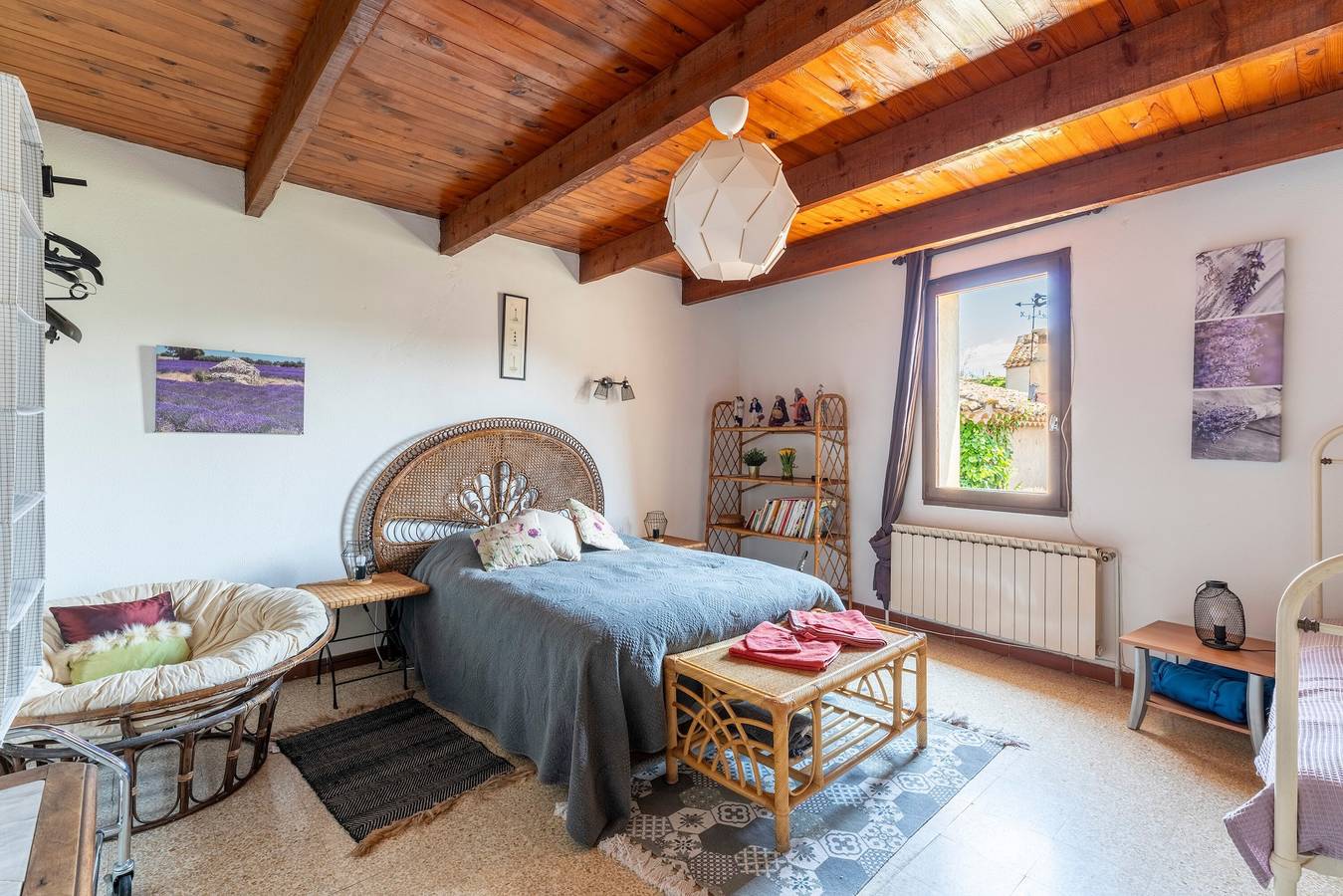 Holiday Home 'L'oustalet' with Private Terrace, Wi-Fi and Air Conditioning in Saint-Hilaire-d'Ozilhan, Nimes region