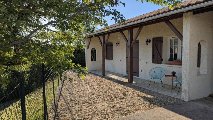 Location de vacances pour 4 personnes, avec terrasse, animaux acceptés à Branne - 2