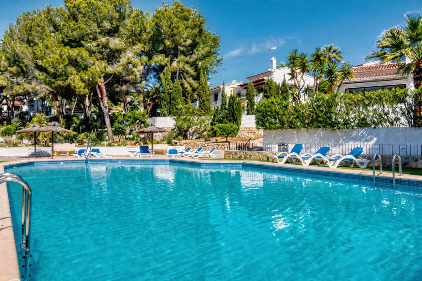 Moraira holiday villa rental, el portet with shared pool, walking, beach nearby in Valle del Portet, Teulada (Spain)