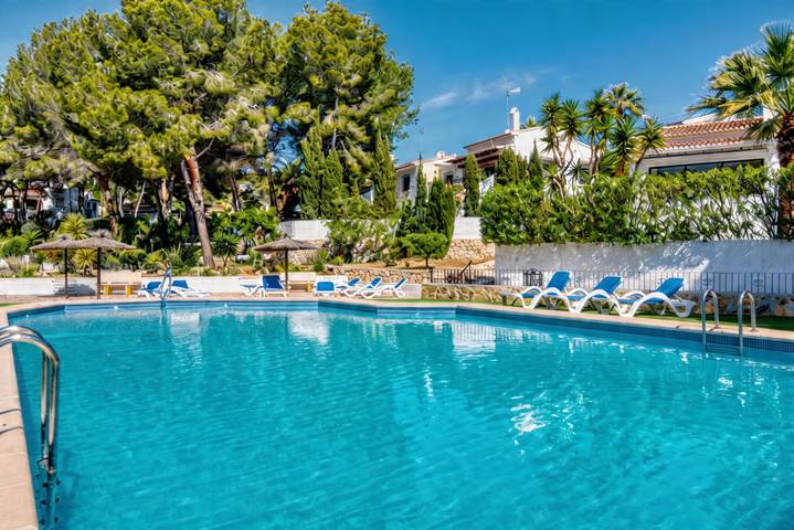 Ferienvilla in Moraira, El Portet, mit Gemeinschaftspool, fußläufig zum Strand in Valle del Portet, Teulada (Spanien)