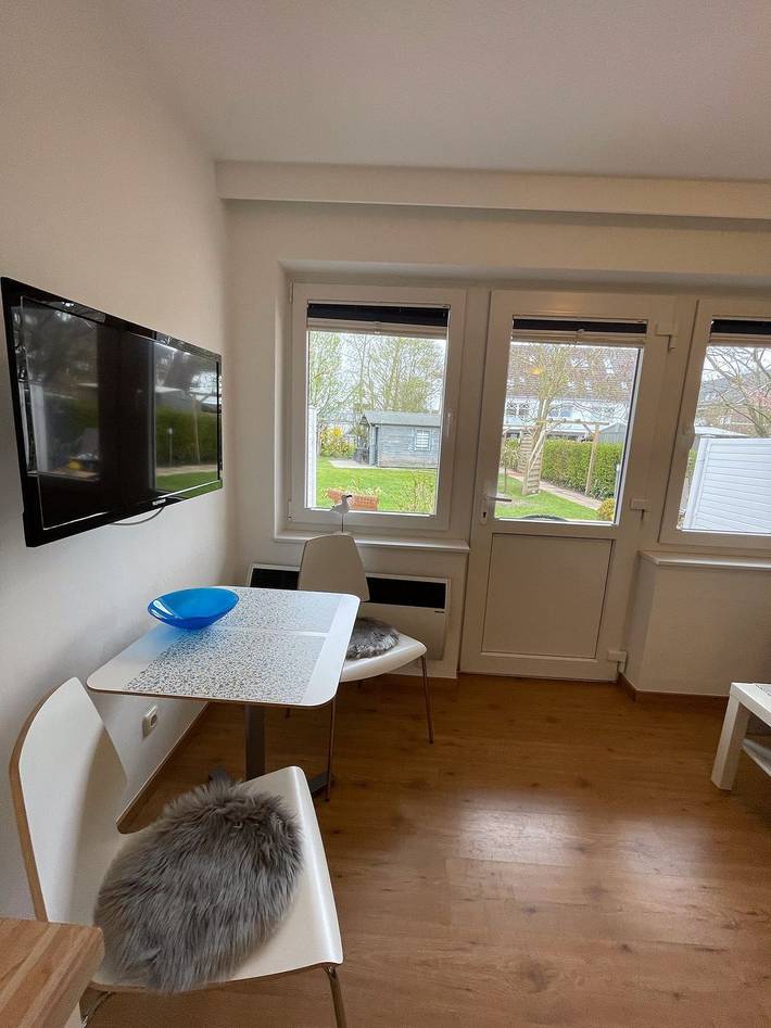 Ganze Wohnung, Moderne Ferienunterkunft mit Garten nur 600 m vom Strand in Büsum in Büsum, Kreis Dithmarschen