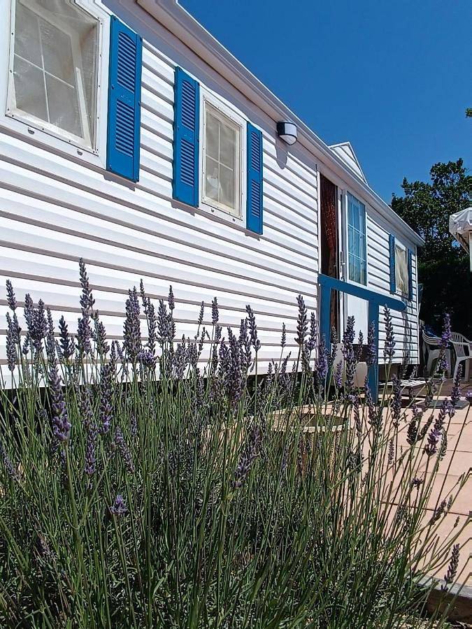 Camping pour 6 personnes, avec Terrasse et Jardin ainsi que Piscine et Vue