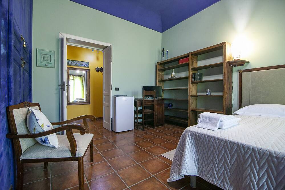 Entire apartment, In Naca - Castello Maniace Ortigia Wifi in Spiaggetta di Cala Rossa, Syracuse