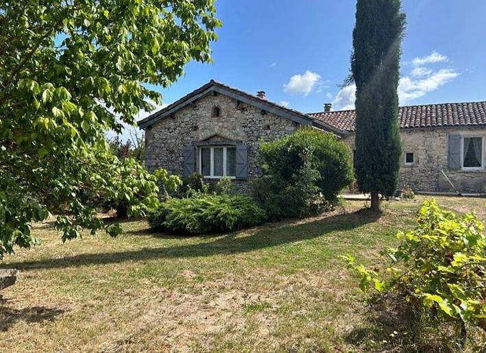 Gîte pour 12 personnes, avec terrasse et jardin - 1