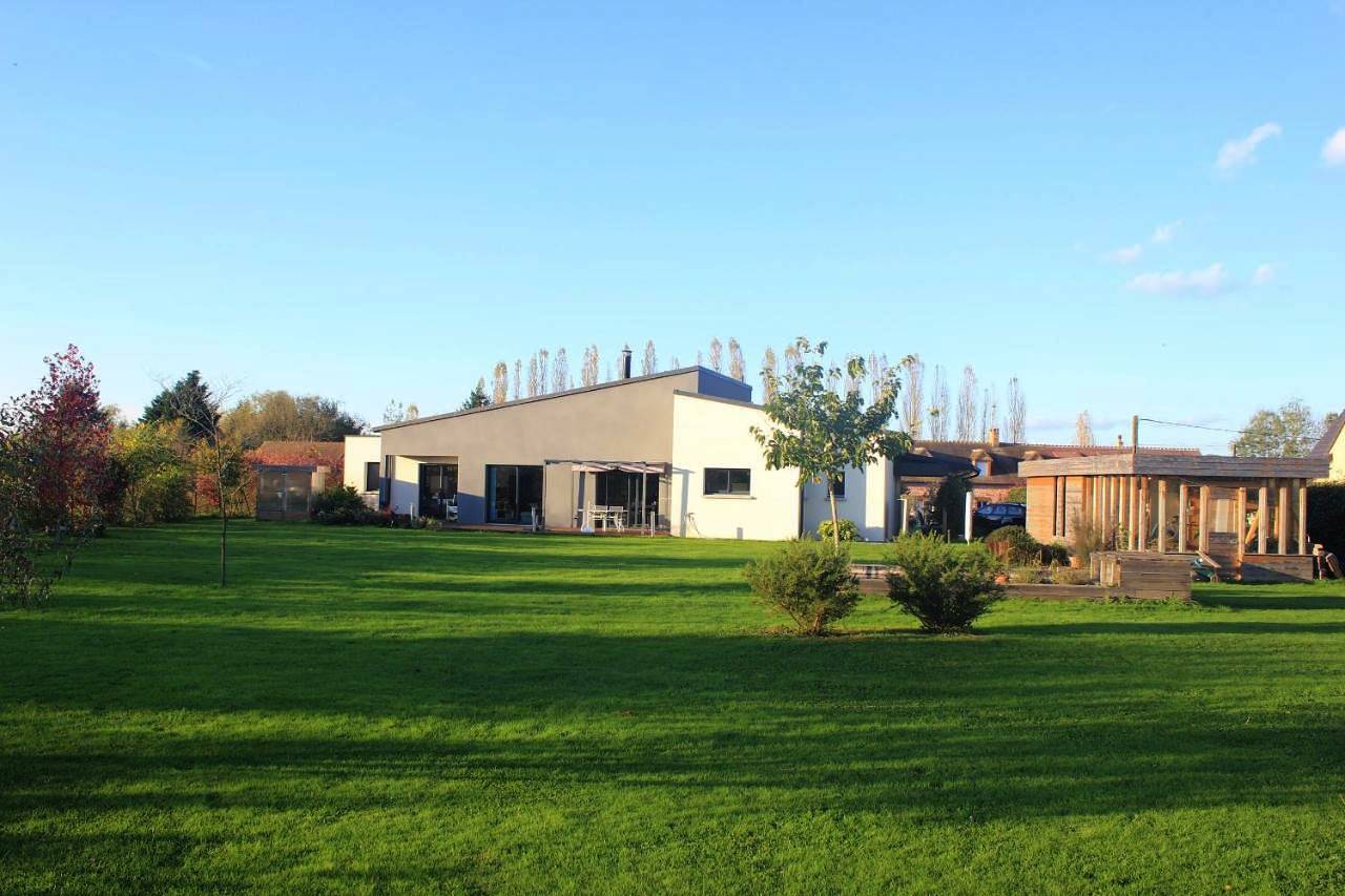 Family Room with Shower in Montbizot, Sarthe