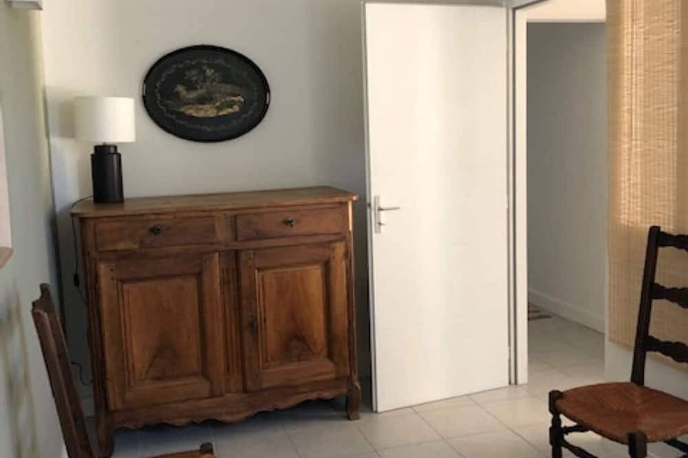 In einem Feld von Olivenbäumen, Haus für 6-7 Personen mit einem großen Swimmingpool in Mirabel-aux-Baronnies, Nyons und Umgebung