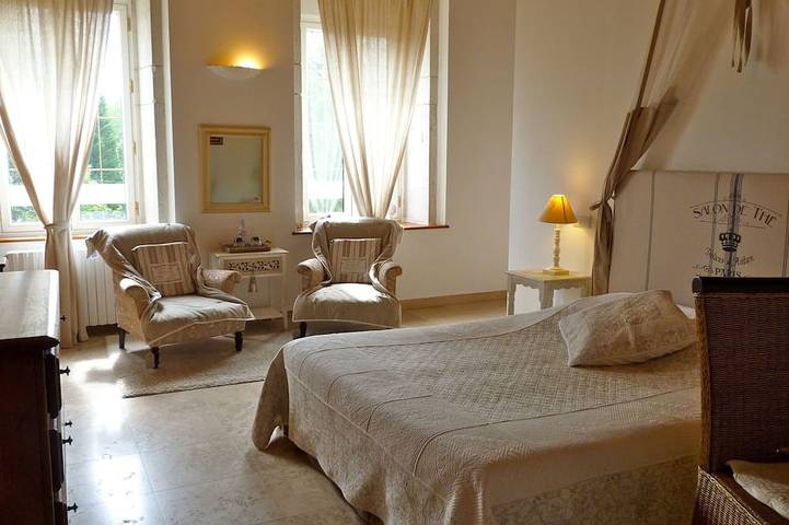 Location de vacances pour 10 personnes, avec jardin et piscine à Les Avenières - 2