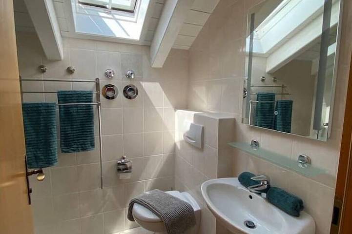 Ganze Wohnung, Schöne Ferienwohnung „Juliane“ im Dachgeschoss in Holzkirchen, Landkreis Miesbach
