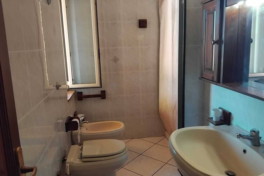 Ganze Wohnung, Sa Mora - Holiday Home 50m from the Sea - Mandriola families and couples in Mandriola, Sardinien
