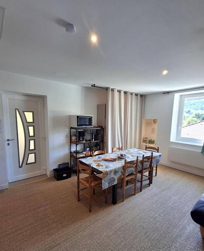 Gîte pour 8 personnes, avec jardin et balcon ainsi que vue et piscine à Charavines - 4