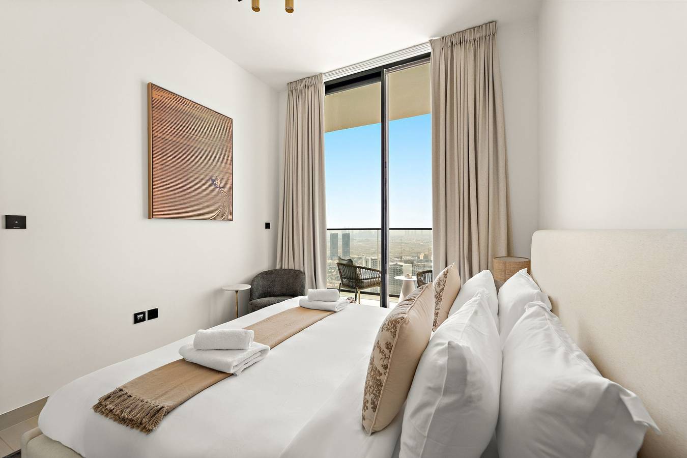Entire apartment, Binghatti Gardenia - 3304 (1Bd) in Dubai, Emirate of Dubai