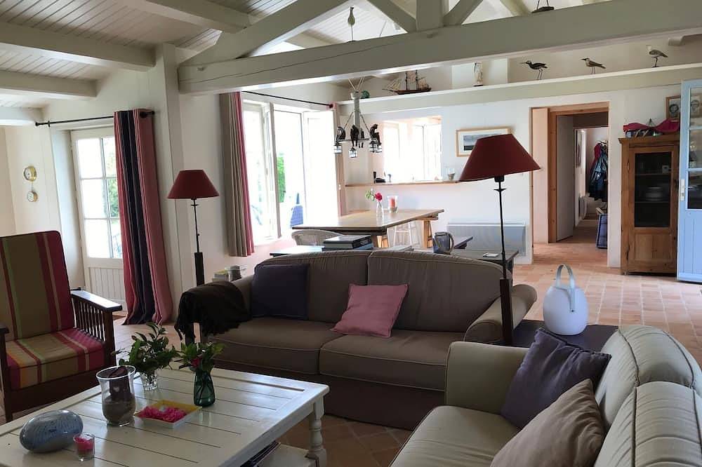 Beautiful, quiet house with large garden near sailing club in L'Île-d'Yeu, Vandea