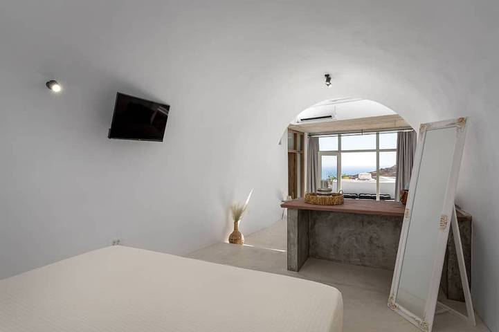 Villa Lumia Cave superior in Exo Gonia, Santorin