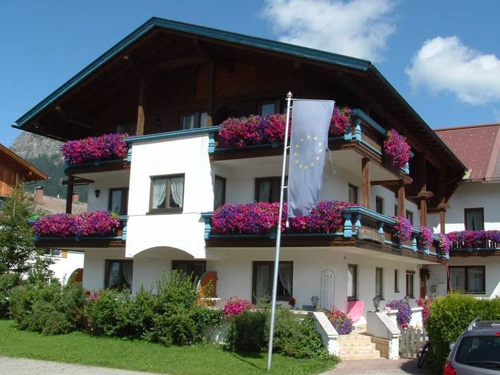 Ferienwohnung für 2 Personen, mit Terrasse und Whirlpool sowie Garten und Sauna in Tannheim (Tirol)