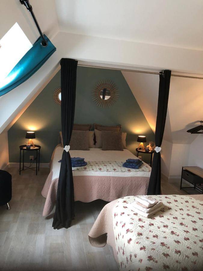 Family Room with Private Bathroom in Courson, Noues de Sienne