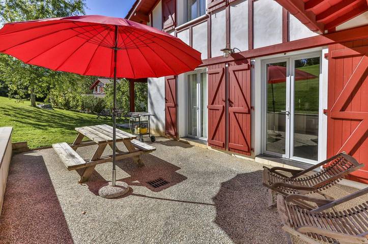 Gîte pour 6 personnes, avec Terrasse ainsi que Jardin et Piscine