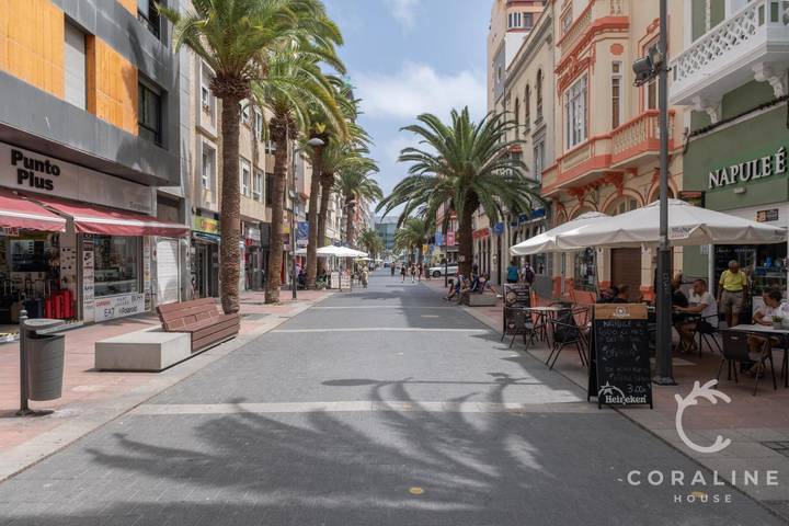 Entire apartment, Vacation Apartment 'Coraline House' with Balcony and Wi-Fi in Las Palmas de Gran Canaria Centre, Las Palmas de Gran Canaria