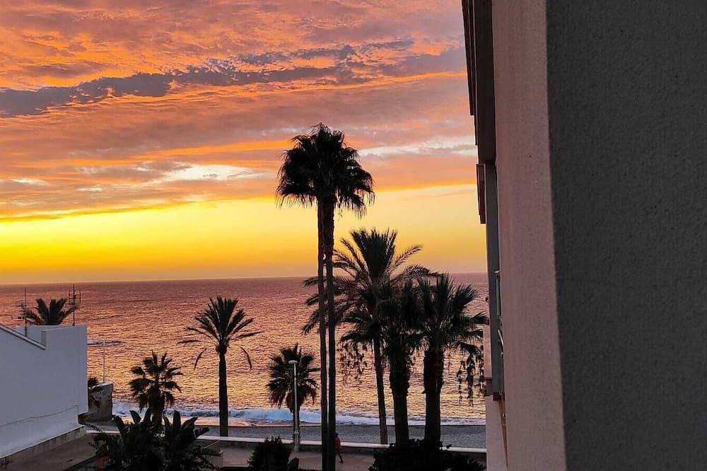 Apartamento entero, Bonitas vistas al mar en primera línea de playa - parking privado in Castell de Ferro, Gualchos