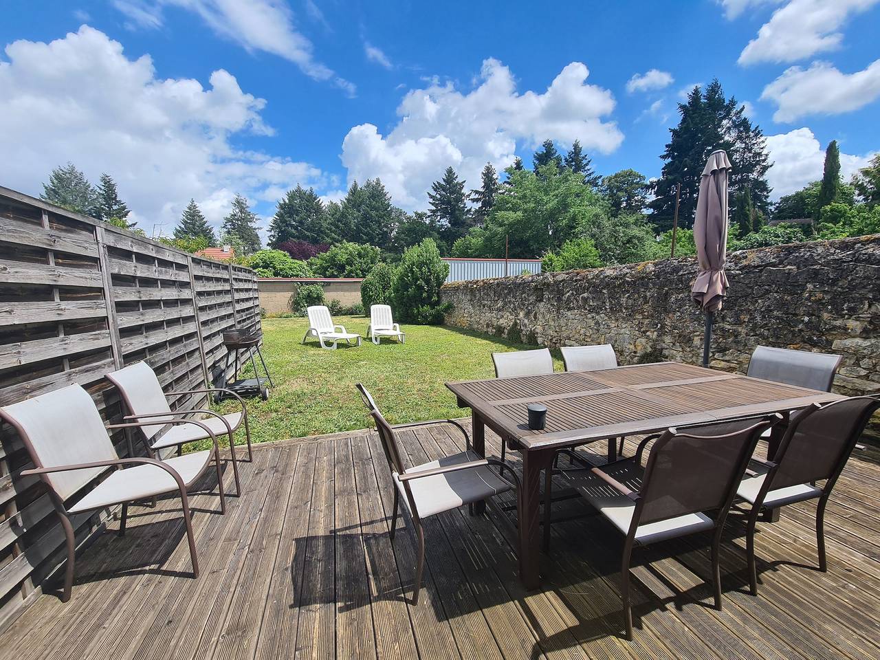 Charming House with Private Garden, Close to River & Medieval Towns in Le Pont-Chrétien-Chabenet, Châteauroux region