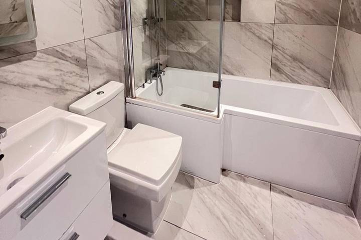 Entire holiday apartment, London Luxury Self-Catering Apt with Sleep 6 in London, South East England