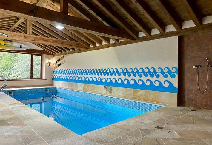 Casa rural para 15 personas, con vistas además de jardín y piscina en Navafría