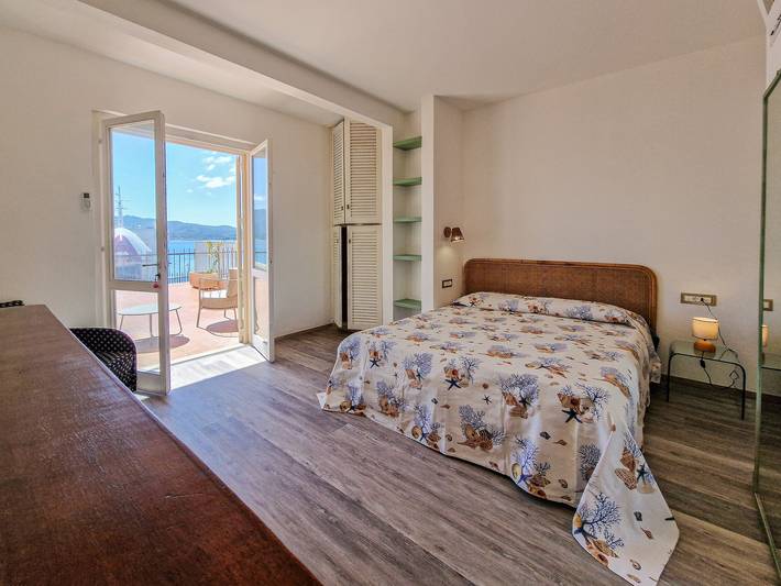 Ganze Wohnung, Ferienwohnung 'Terrazza Sul Mare' mit Meerblick, Wi-Fi und Klimaanlage in Portoferraio, Toskanischer Archipel
