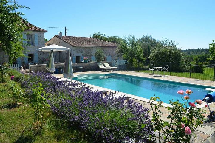 Gîte pour 15 personnes, avec Jardin à Dignac