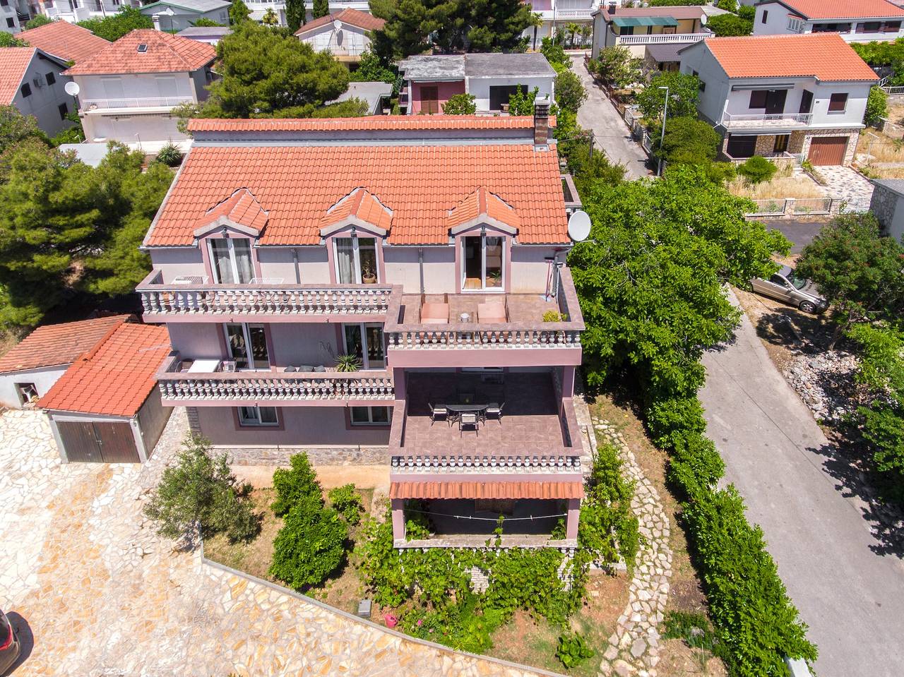 Ganze Wohnung, 3-Zimmer-Ferienwohnung mit Terrasse Pirovac, Sibenik A-6280-c in Pirovac, Šibenik-Knin