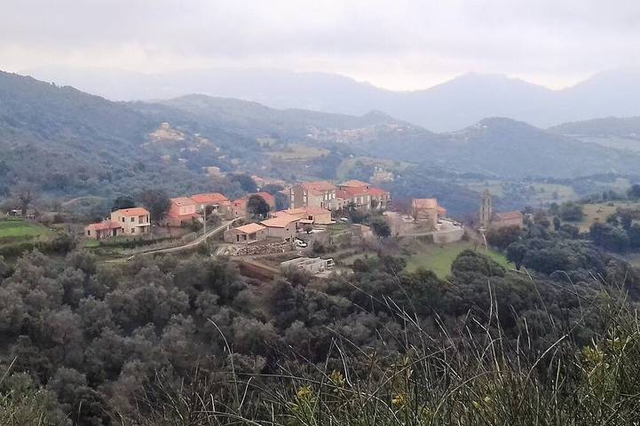 Gîte pour 4 personnes, avec balcon à Santa-Maria-Figaniella