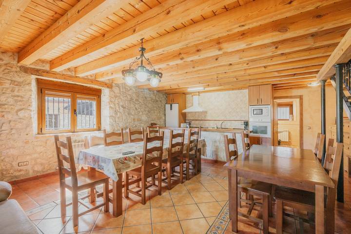 Casa rural para 28 personas, con jacuzzi y jardín, Se admiten mascotas en Provincia de Segovia - 3