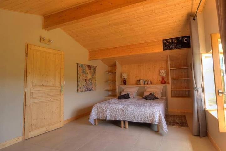 Location de vacances pour 3 personnes, avec jardin à Thurins - 2