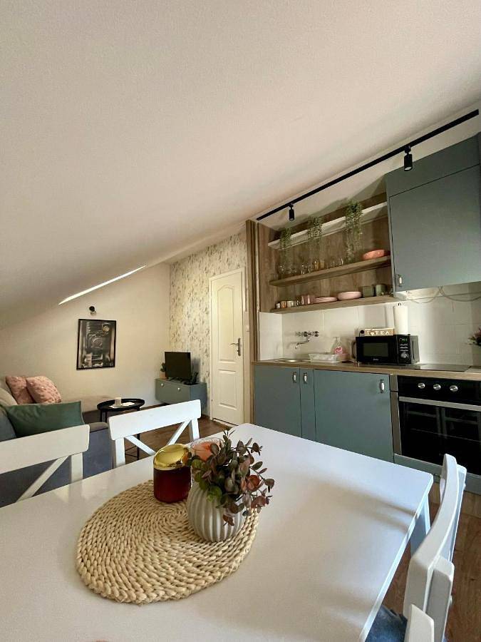 Appartement de vacances pour 3 personnes, avec terrasse ainsi que jardin et vue