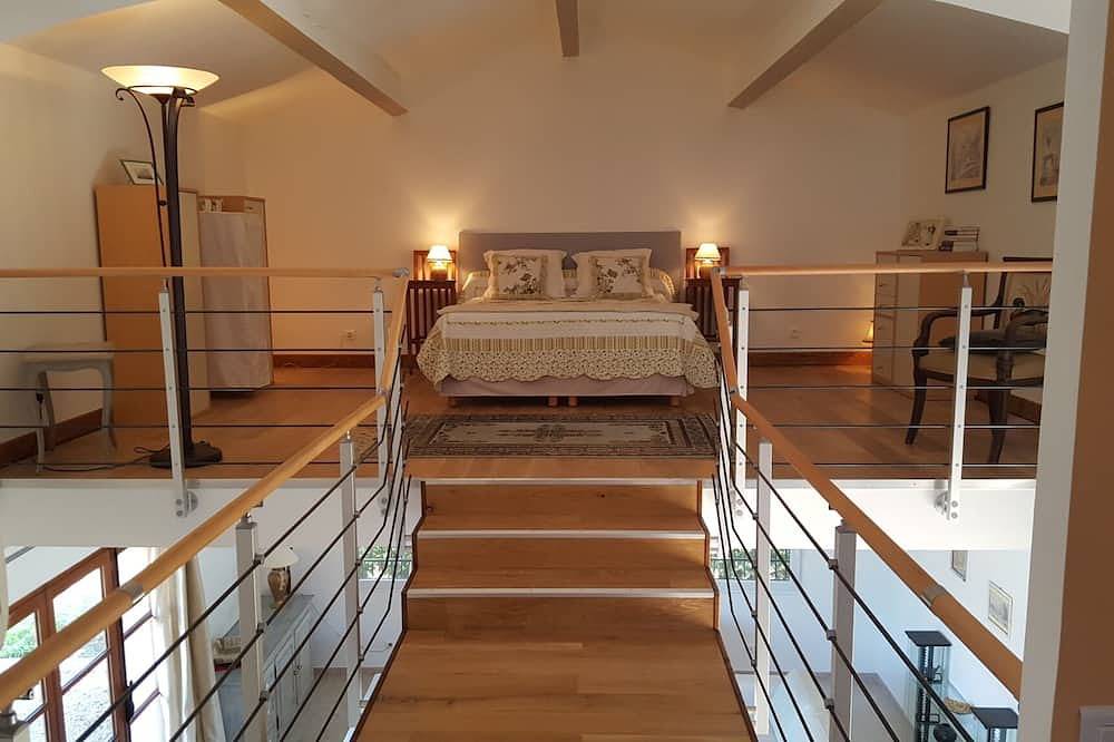 Lamanderie in Provence; Hacienda type house between Alpilles and Luberon in Alleins, Arles region