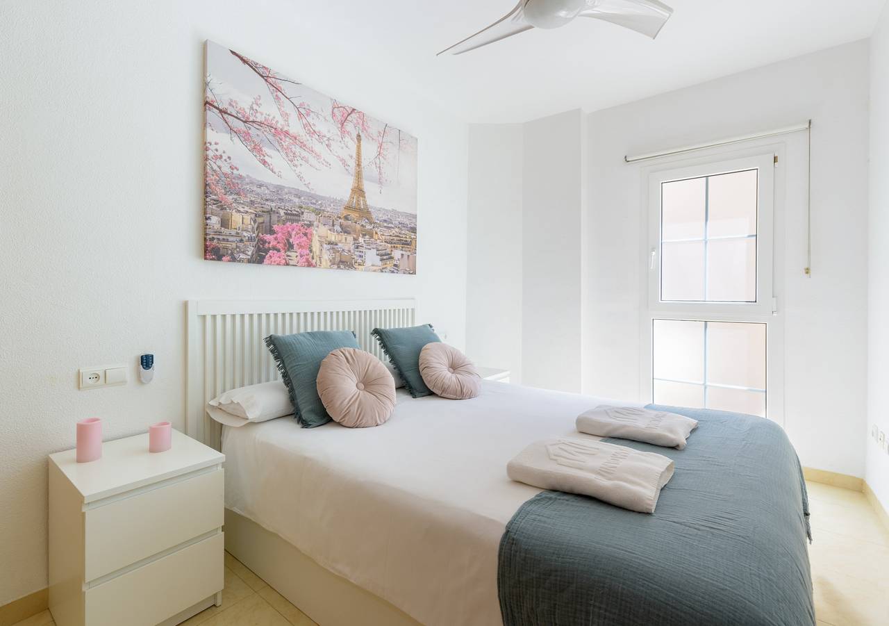 Ganze Wohnung, Ferienwohnung für 4 Personen mit Terrasse in Playa de Benajarafe, Vélez-Málaga