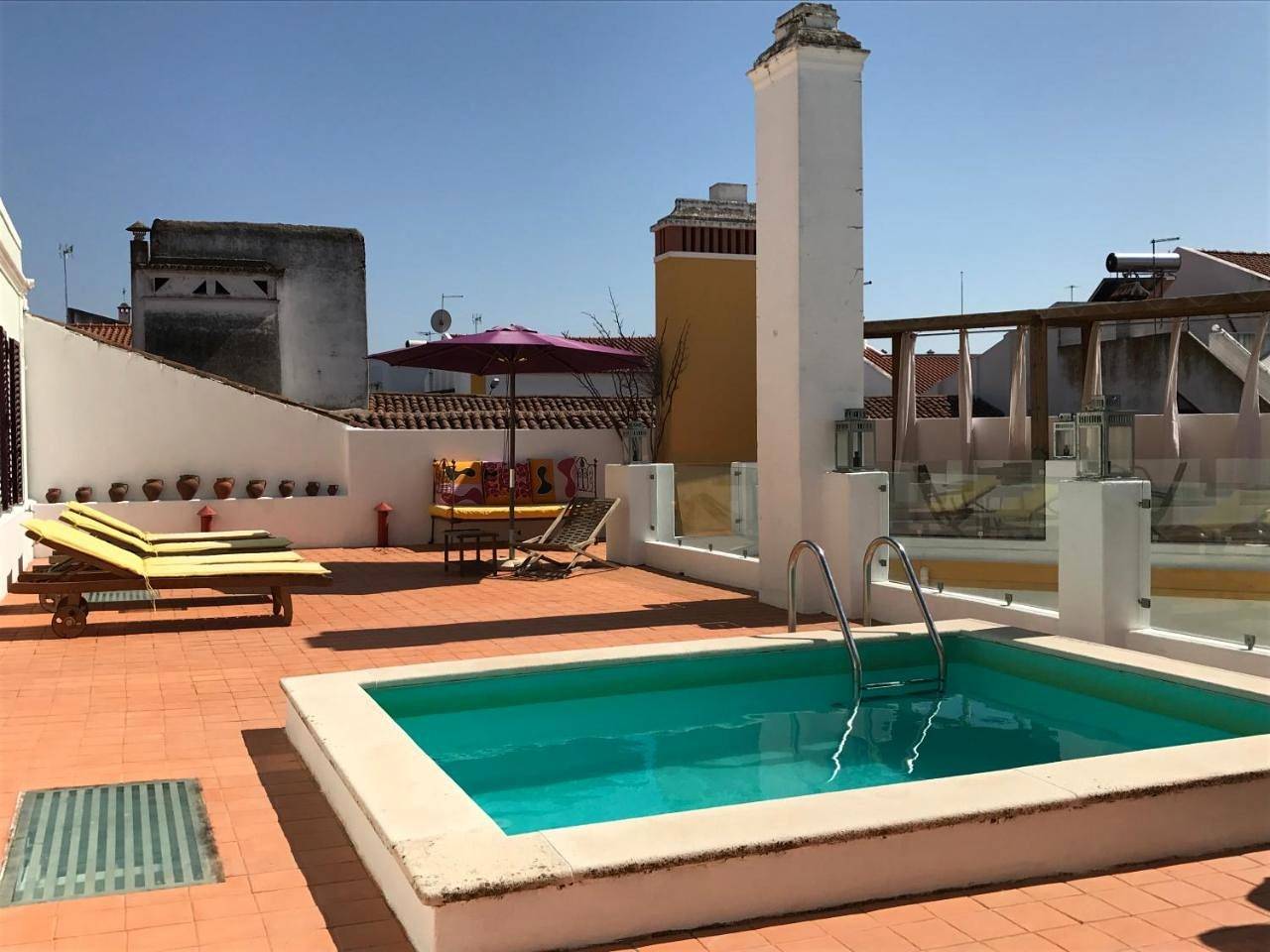 Quadruple Room with Private Bathroom in Ferreira do Alentejo e Canhestros, Distrito de Beja