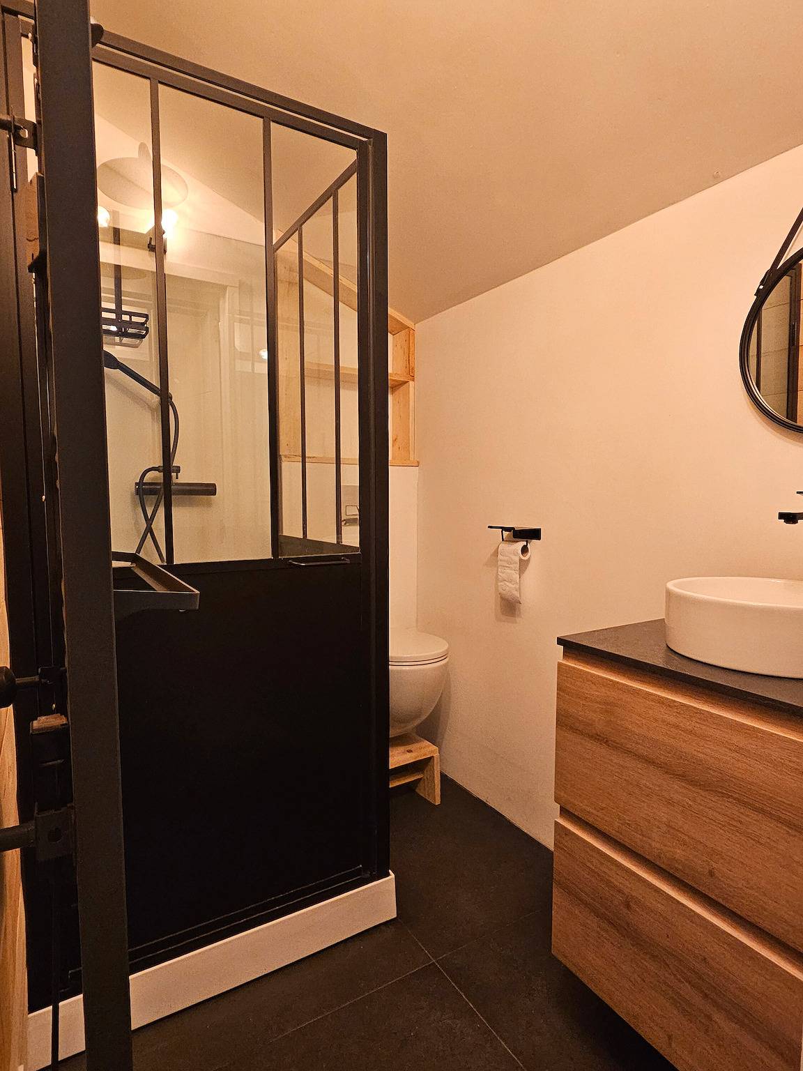 Appartement entier, Appartement 'Les Pins Cembro' avec vue sur la montagne et Wi-Fi in Isola 2000, Isola