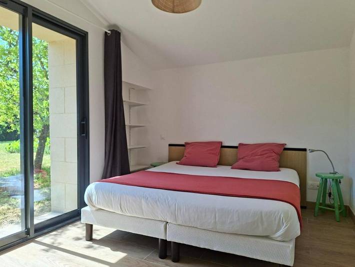 Location de vacances pour 6 personnes, avec piscine ainsi que terrasse et jardin à Vertheuil - 3
