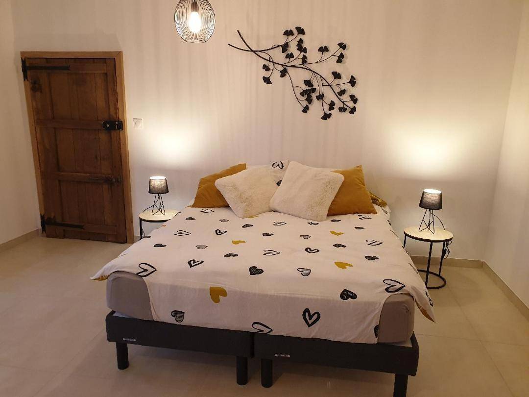 Family Room with Private Bathroom in Potelle, Avesnes-sur-Helpe